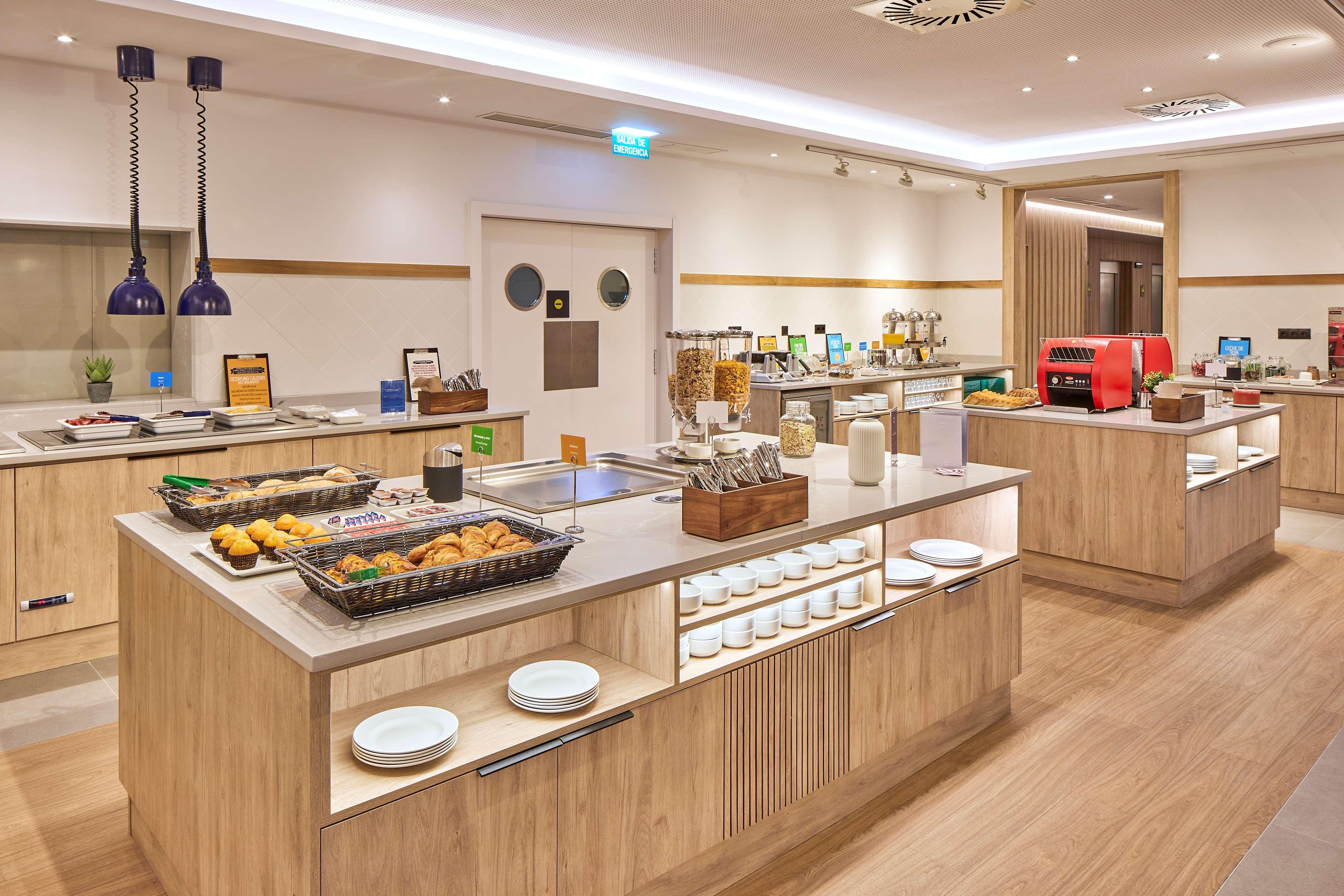 فندق Hampton By Hilton Barcelona Fira Gran Via لوسبيتاليت دي يوبريغات المظهر الخارجي الصورة