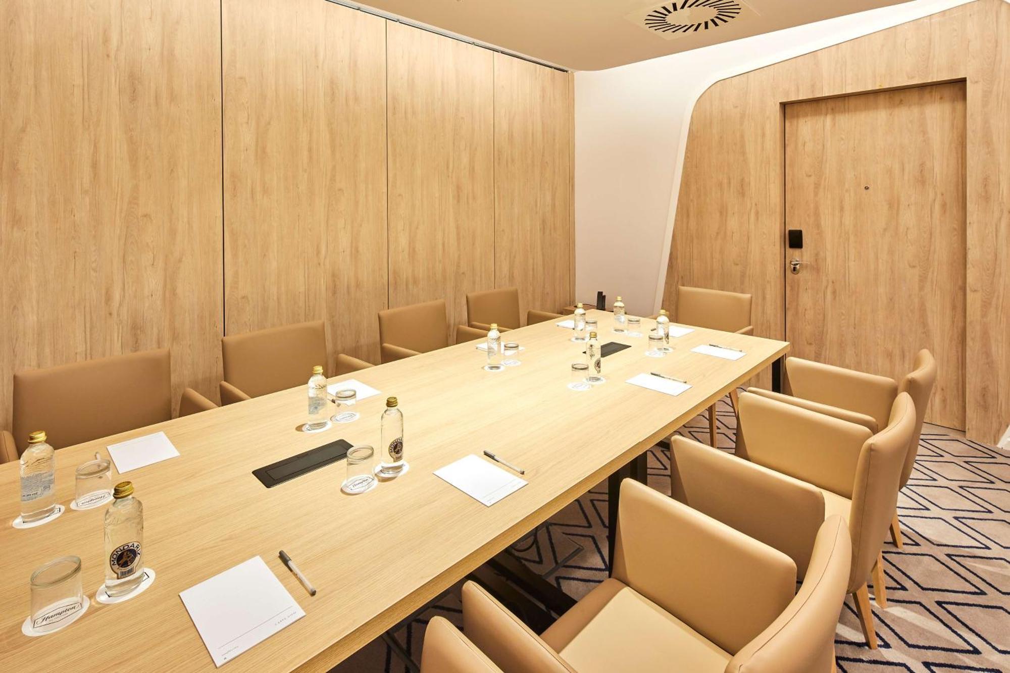 فندق Hampton By Hilton Barcelona Fira Gran Via لوسبيتاليت دي يوبريغات المظهر الخارجي الصورة