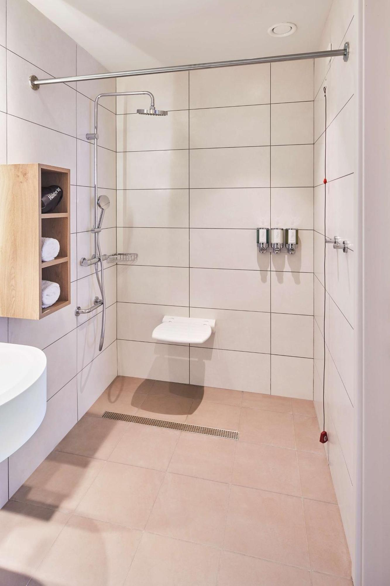 فندق Hampton By Hilton Barcelona Fira Gran Via لوسبيتاليت دي يوبريغات المظهر الخارجي الصورة